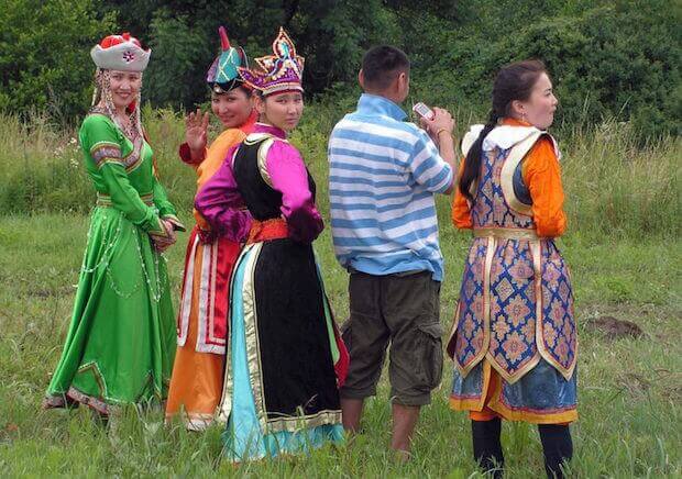 kids in mongolian dress